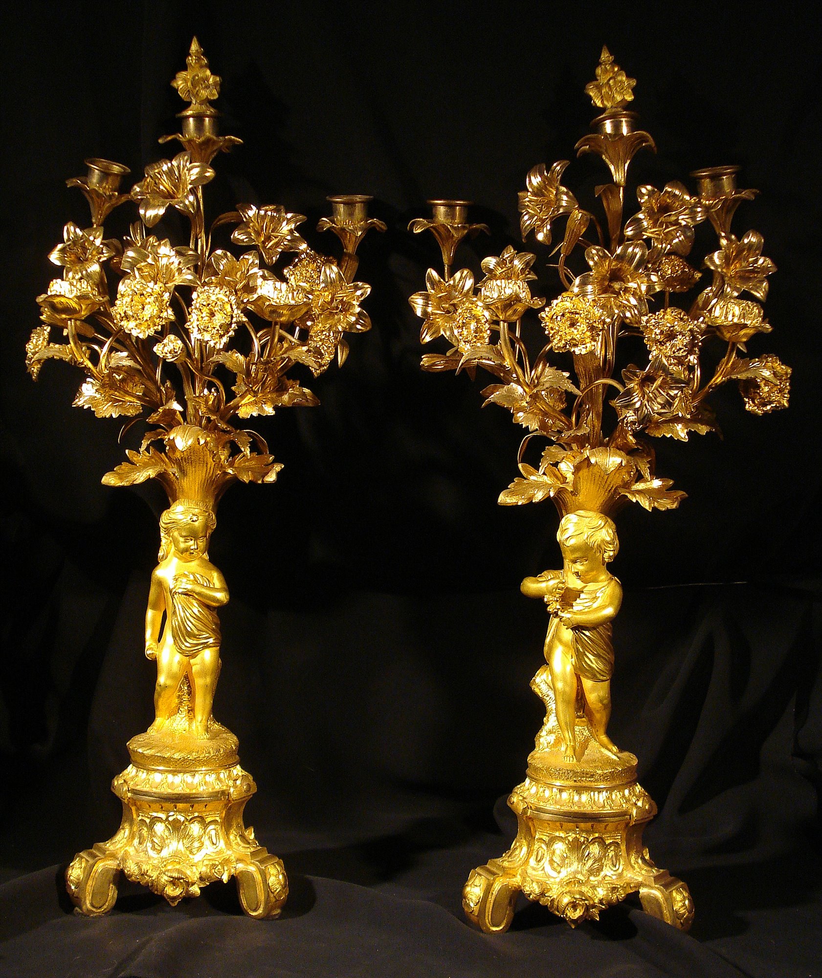 Coppia di candelabri in stile Luigi XVI
