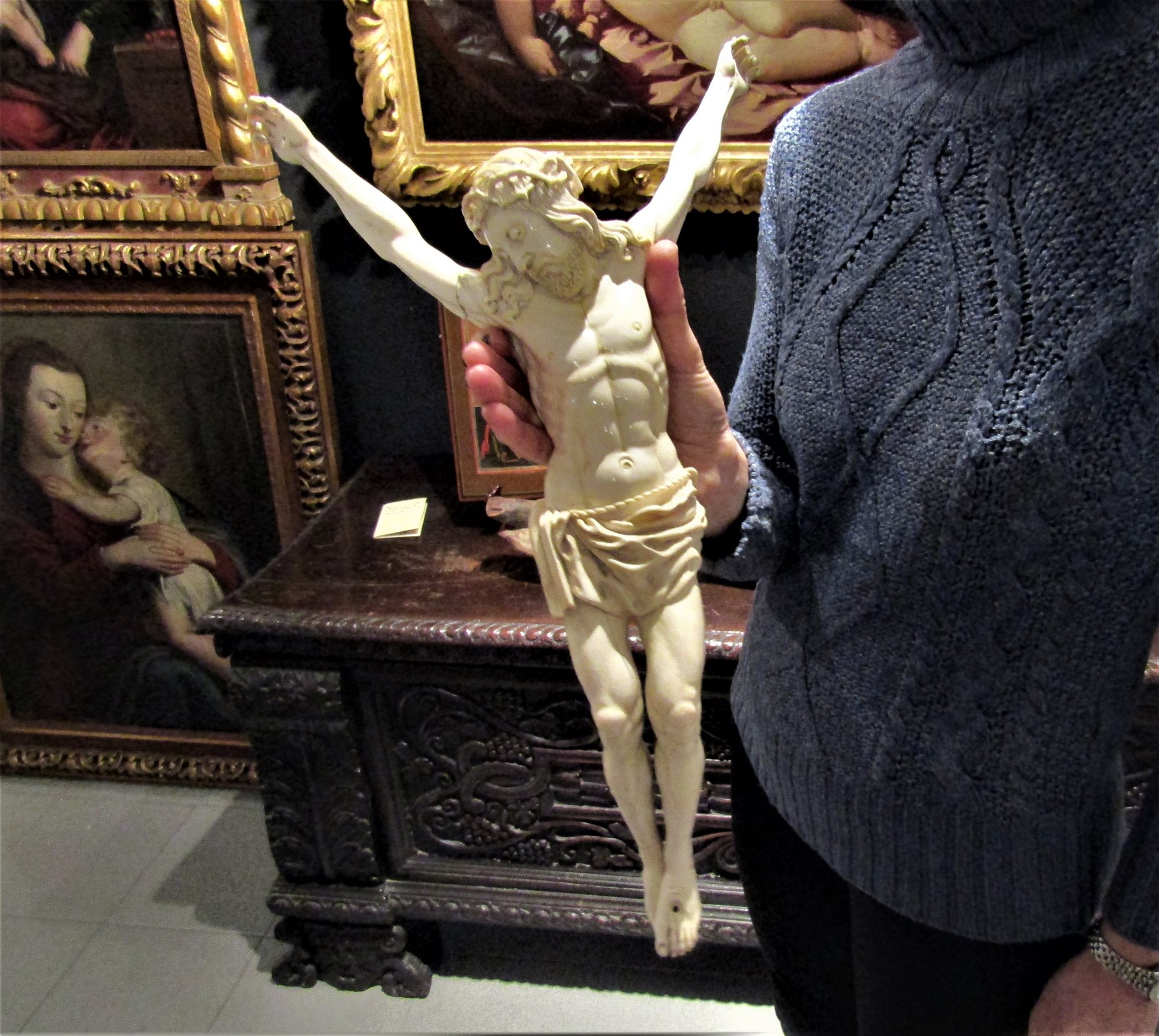 Christ Crucifié en ivoire