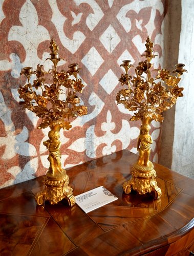 Coppia di candelabri in stile Luigi XVI