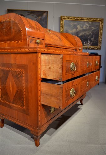 Splendido cassettone con ribalta Luigi XVI a tre cassetti